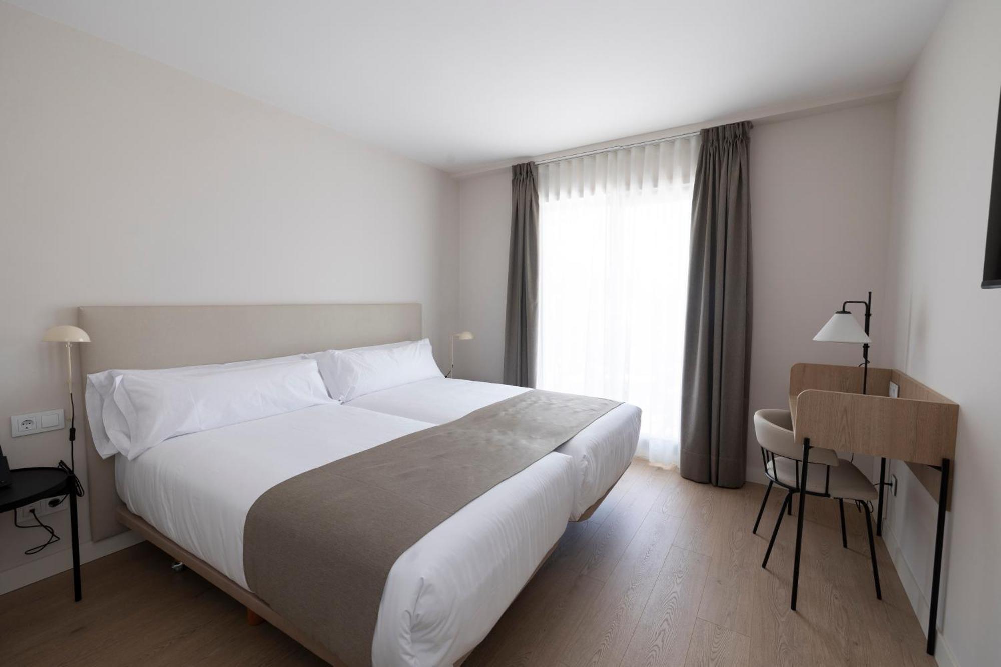 Hotel H4 Cangas 3 Superior Bagian luar foto