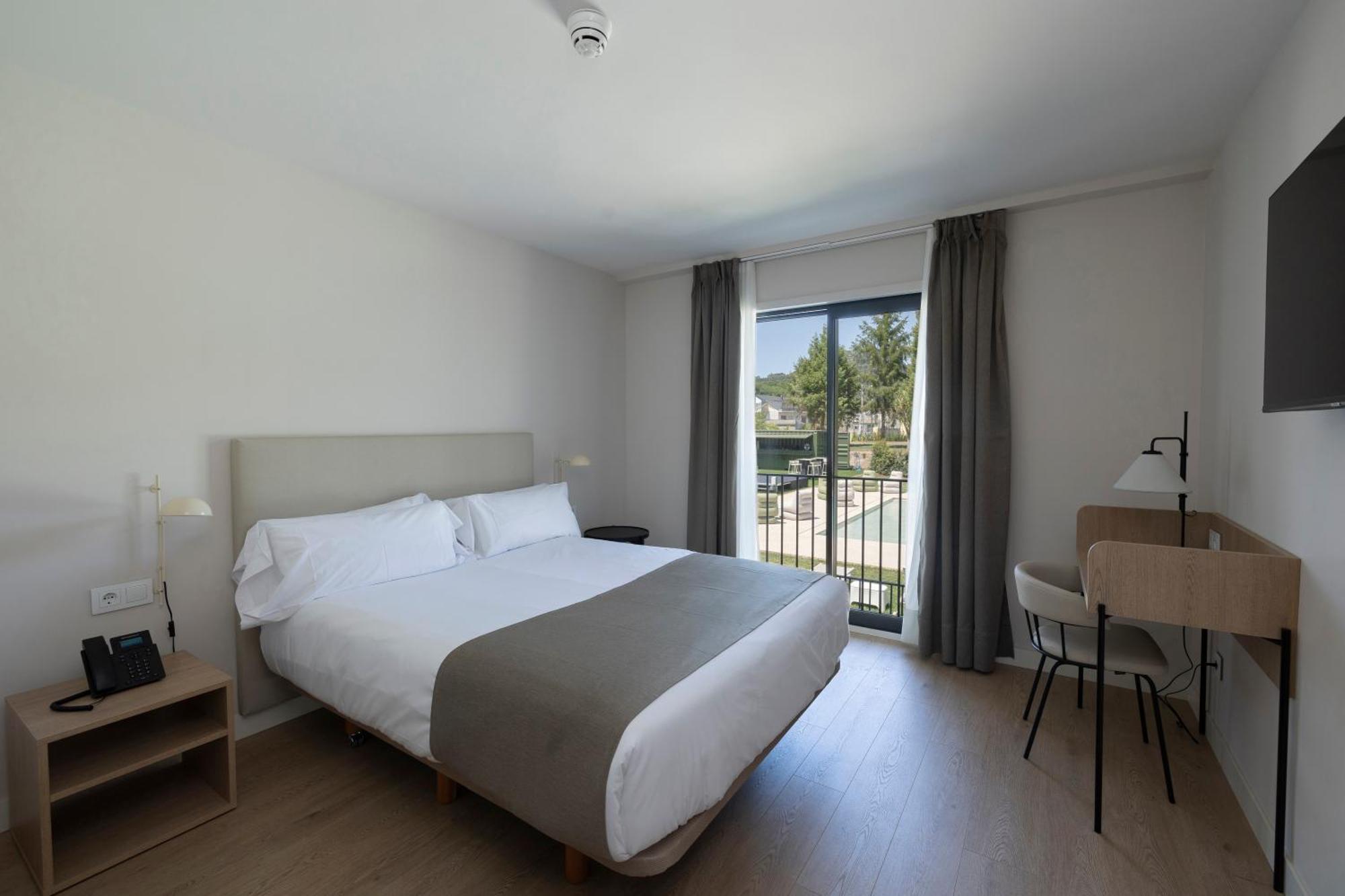 Hotel H4 Cangas 3 Superior Bagian luar foto